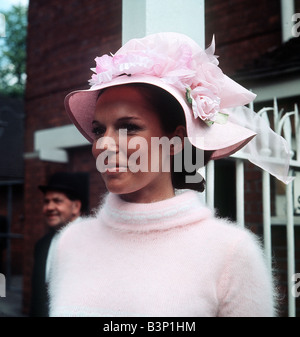 1968 Clothing Ascot Fashion Hats and Dresses Tina Larwick in a pink hat Stock Photo