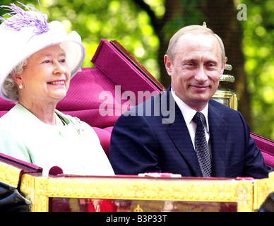 Russian president Vladimir Putin rides back to Buckingham Palace with the Queen June 2003 Stock Photo