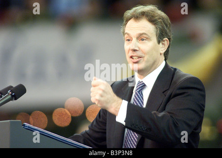 Prime Minister Tony Blair speaking at the Odyssey Arena in Belfast during US President Bill Clinton s visit to Northern Ireland Stock Photo