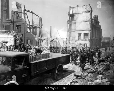 WW2 Norwich Air Raid Bomb Damage June 1943 Church sevice in bombed out ...