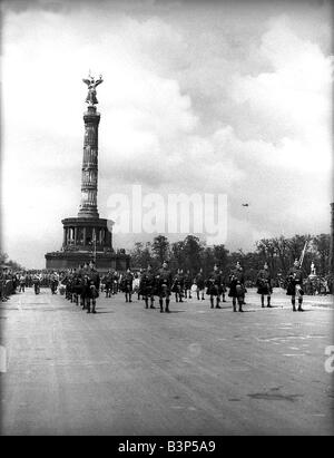 Victory Parade in Berlin after the end of the French campaign, 1940 ...