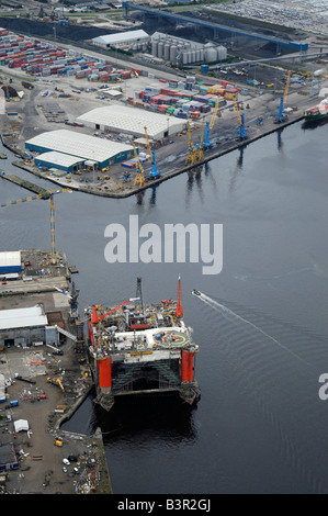 North Sea Oil Platform, being repaired at a Shipyard on the River Tyne, Wallsend, Newcastle Upon Tyne, North East England Stock Photo