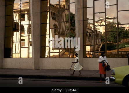 SIERRA LEONE', REFLECTIONS OF THE LAW COURTS IN THE CENTRE OF TOWN, FREETOWN, JULY 1992. Stock Photo