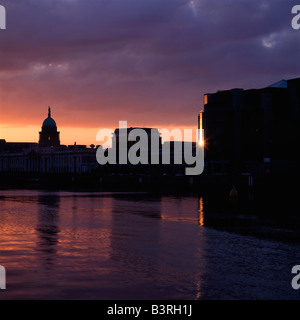 Custom House, International Financial Services Centre (IFSC), River Liffey, Dublin, Co Dublin, Ireland Stock Photo