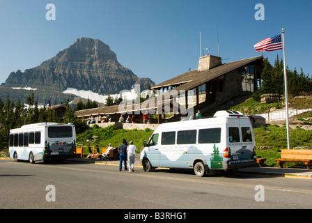 buses at the visitor center at Logan Pass in Glacier National Park Stock Photo