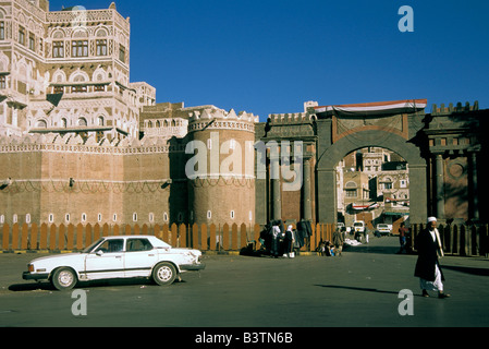 Asia, Yemen, Sana'a. Bab Al-Yemen, entrance gate to the old city. Stock Photo