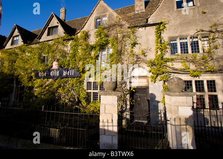 The Old Bell Hotel Malmesbury Wiltshire England UK Reputedly Stock   The Old Bell Hotel In Malmesbury Wiltshire B3twx6 