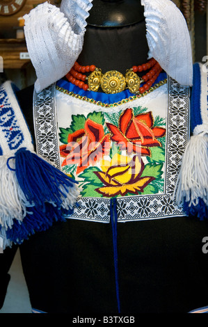 Europe, The Netherlands (aka Holland), Volendam. Traditional Dutch attire of the area. Stock Photo