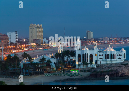 Mexico, Sinaloa State, Mazatlan. Zona Dorado/ Golden Hotel Zone-Playa Las Gaviotas Beach Stock Photo