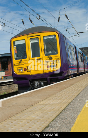 Class 319 train in first capital connect livery bound for moorgate waiting at bedford railway station in the uk Stock Photo