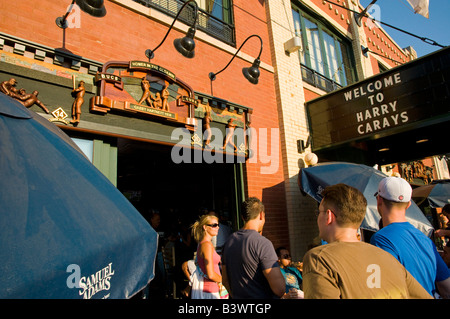 Harry caray statue hi-res stock photography and images - Alamy