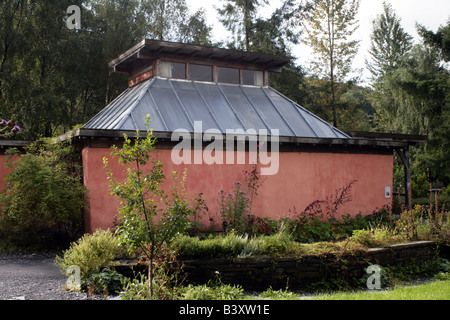 house built out of bales of straw Centre for Alternative Technology Machynnleth Wales Stock Photo