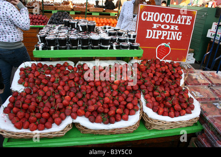 outdoor stand selling fresh large california strawberries strawberry with optional chocolate sauce for dipping Stock Photo