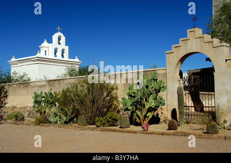 USA, Arizona, Tucson. Mission San Xavier del Bac (aka White Dove of the Desert). Stock Photo