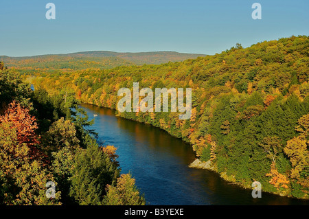 North America, USA, Massachusetts, Erving.  The Connecticut River viewed from the French King Bridge in autumn. Stock Photo