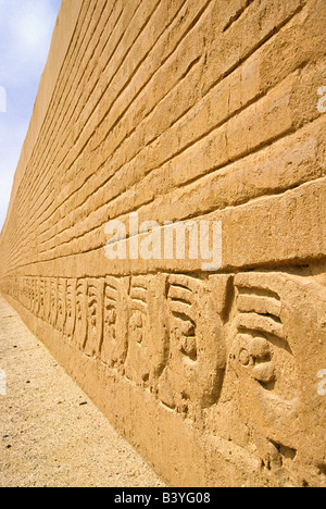 Peru, Trujillo, Chan Chan. The adobe walls of the Ceremonial Courtyard in the Tschudi Complex, decorated with bas relief designs featuring sea otters and waves. The Complex is part of the ancient Chimu site of Chan Chan, in northern Peru Stock Photo