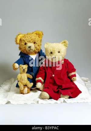 toys, teddy bears, teddy family, 1940s, 40s, historic, historical, bear, toy, toys, bears Stock Photo