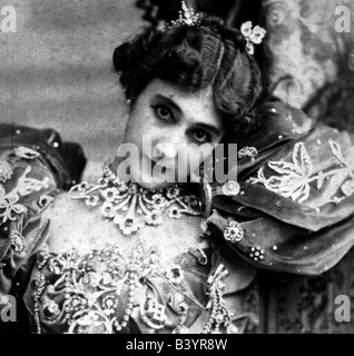 Coco chanel (1883 1971) hi-res stock photography and images - Alamy