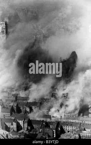 events, Second World War / WWII, Poland, Warsaw Uprising, 1.8. - 2.10.1944, the city after a German bombing raid, Stock Photo