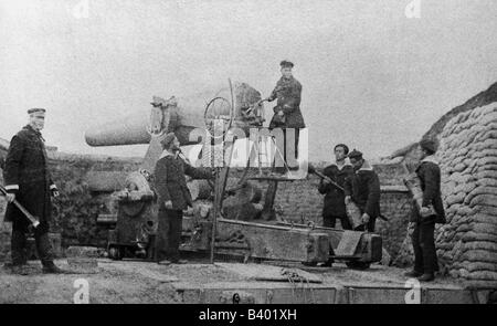 events, Franco-Prussian War 1870 / 1871, siege of Paris, 19.9.1870 -28.1.1871, French heavy marine gun in firing position, 20th century, historic, historical, soldiers, artillerymen, gunners, gun, guns, crew, crews, uniform, uniforms, artillery emblacement, France, people, 19th century, Stock Photo