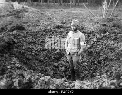 events, First World War / WWI, medical service, Austrian orderly in a shell crater, Eastern Front, 1915, Stock Photo