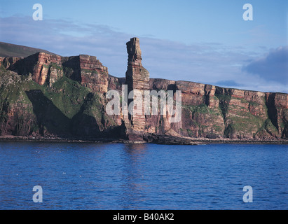 dh Sea stack red sandstone OLD MAN OF HOY ORKNEY Scottish Atlantic seacliffs coast rock rugged Scotland landmark cliffs