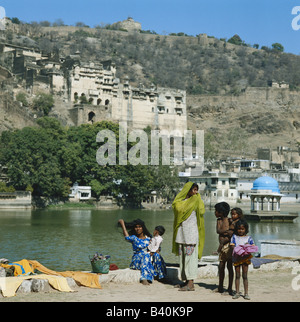 Rajasthani local people by the lake in front of the Taragarh Fort, Bundi, Rajasthan, India, Stock Photo