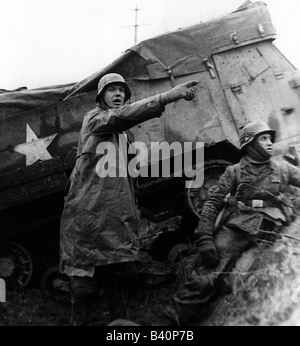 events, Second World War / WWII, Belgium, Battle of the Bulge, German advance 16.-27.12.1944, Waffen-SS troopers beside a destroyed American M3 half-track, 17.12.1944, Stock Photo
