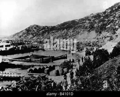 Australian And New Zealand Troops At Gallipoli In WW1, 1915 Stock Photo ...