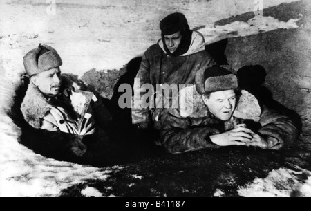 events, Second World War / WWII, propaganda, Eastern Front, German communists in a Soviet dugout, appeal to the German soldiers with a loudspeaker, Volga front 1942 / 1943, Stock Photo