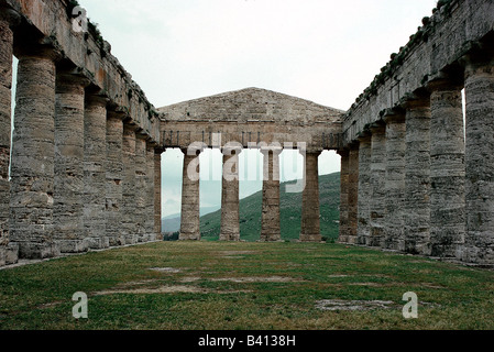 geography / travel, Italy, Sicily, Segesta (Egesta), Greek colony, founded 7th or 6th century BC, doric temple, built from 430 BC by the Elymians, interior view, Magna Graecia, in peloponnesian War allied with Athens, under carthagian influence from 409 BC, plundered by Agathocles, from 263 BC allied with Rome, from 227 BC roman province Sicilia, antiquity, historical, historic, ancient, doric architecture, columns, sixth, seventh, , ancient world,