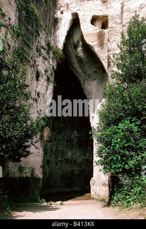 geography / travel, Italy, Sicily, Syracus, Latomia, caves, originally quarry, later prison, Latomia Del Paradiso, so-called ear of the Dionysios (after the tyrant Dionysios I., reigned 405 - 367 BC), cave, entrance, according to a legend, Dionysios was able to eavesdrop his prisonersbecause of the acoustics, antiquity, Magna Graecia, Greek colony, Greeks, , Stock Photo