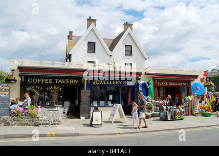 Beach shop, Beach promenade, Saundersfoot, Pembrokeshire, Wales, United Kingdom Stock Photo