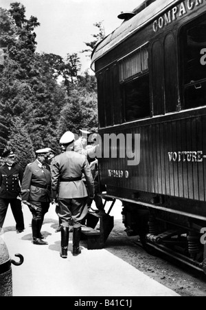 events, Second World War / WWII, France, Armistice at Compiegne, 22.6.1940, Adolf Hitler boarding saloon carriage 2419, behind him Field Marshal Hermann Goering, defeat, Germany, Third Reich, historic, historical, 20th century, end of the 3rd French Republic, railway-car, Goring, Göring, people, 1940s, Stock Photo