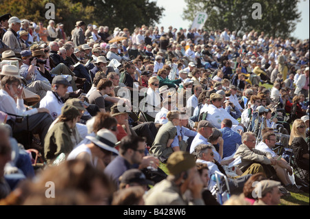 Goodwood Revival 2008: crowds pack the historic motor circuit in Sussex. Picture by Jim Holden. Stock Photo