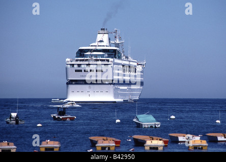 Royal Caribbean cruise ship, Viking Serenade, at Avalon, Catalina Island, California, USA Stock Photo