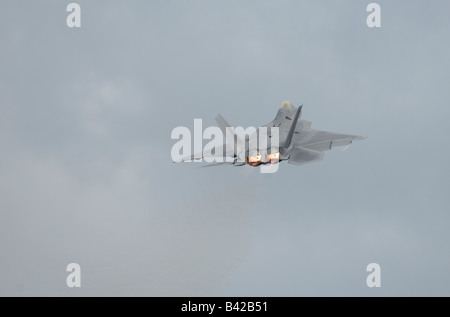 Modern and stealth american jet fighter F-22A Raptor taking off - Arctic Thunder airshow 2008 - Anchorage - Alaska - USA Stock Photo