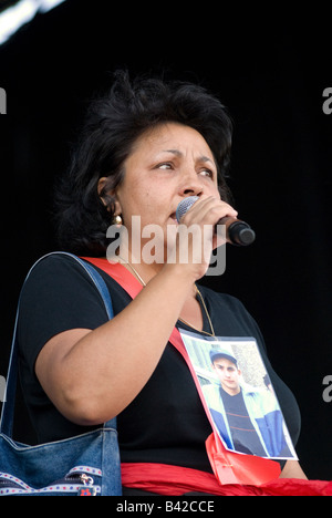 Mother speaking about her son who was a victim of knife crime The People  March, London, Sat 20 Sept 2008 Stock Photo
