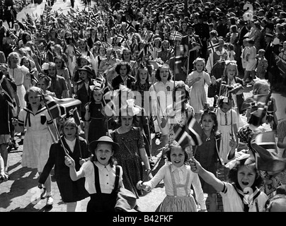 geography / travel, Norway, tradition / folklore, National Day, school children at the parade, Karl Johan Street, Oslo, 17.5.1947, Stock Photo