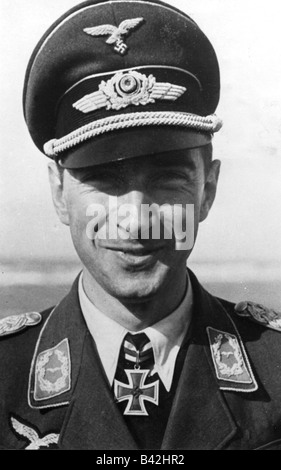 Moelders, Werner, 18.3.1913 - 22.11.1941, German aviator, Commodore of 51st Fighter Wing (Jagdgeschwader 51), portrait, summer 1940, Stock Photo