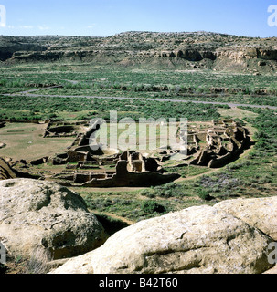 geography / travel, USA, New Mexico, Chaco Canyon, view from Palo Alto Trail to Pueblo Bonito, North America, ruin, UNESCO, Worl Stock Photo