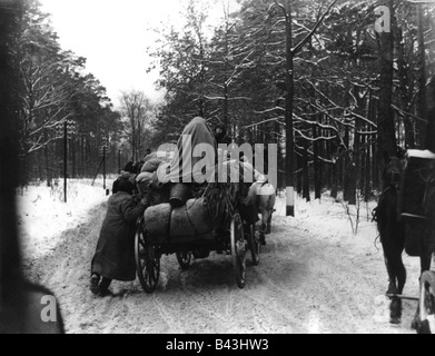events, Second World War / WWII, refugees, expulsion of Germans, refugee trek in Silesia heading west, winter 1944 / 1945, Stock Photo