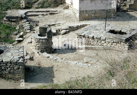 geography / travel, Turkey, Troy (Hisarlik), excavations, Troy VIII (700 - 85 BC ), hellenistic Opferstätte, remains, antiquity, Illion, Ilium, Greek colony of the aeolians, aeolian, destroyed by the romans during the 1st Mithridatic War, archaeology, UNESCO, World Heritage Site, hellenism, religion, Stock Photo