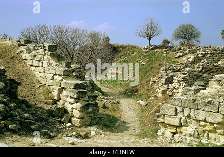 geography / travel, Turkey, Troy (Hisarlik), excavations, Troy VI (1700 - 1250 B C ), city wall, eastern gate, antiquity, Illion, Bronze Age, Aegean culture, wall, rest, architecture, archaeology, ruin, archaeology, town gate UNESCO, World Heritage Site, , Stock Photo