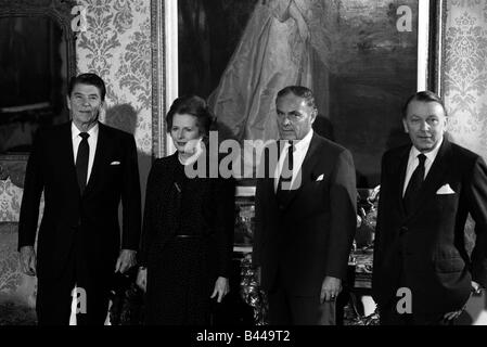 Margaret Thatcher British Prime Minister June 1982 with US President Ronald Reagan Alexander Haig and Mr Pym 10 Downing Street Stock Photo