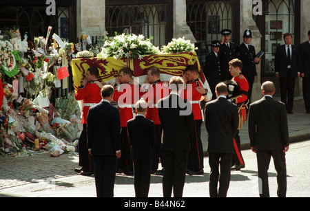 Princess Diana Funeral September 1997 Prince Charles Prince William Prince Harry Prince Philip and Earl Spencer watch Stock Photo