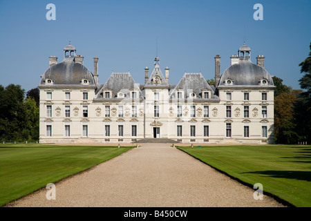 The symmetrical, classical façade of the 17th century Château de Cheverny, Loire Valley, France Stock Photo