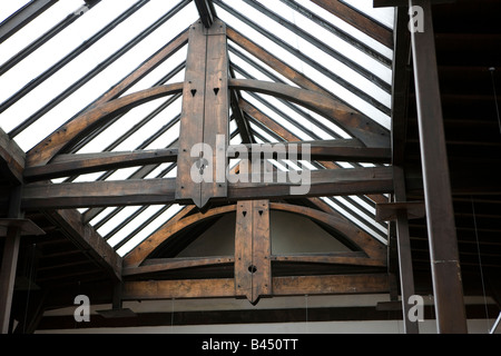 UK Scotland Glasgow School of Art interior roof structural timbers of Charles Rennie Mackintosh designed gallery Stock Photo