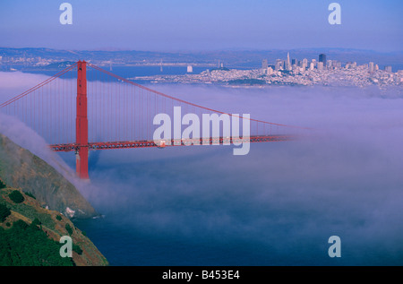 Golden Gate Bridge linking San Francisco to Marin County California USA Stock Photo