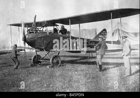 events, First World War/WWI, aerial warfare, airfield of a German ...